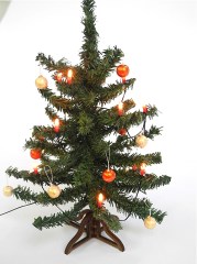 Weihnachtsbaum, komplett_mit Kugeln und Beleuchtung